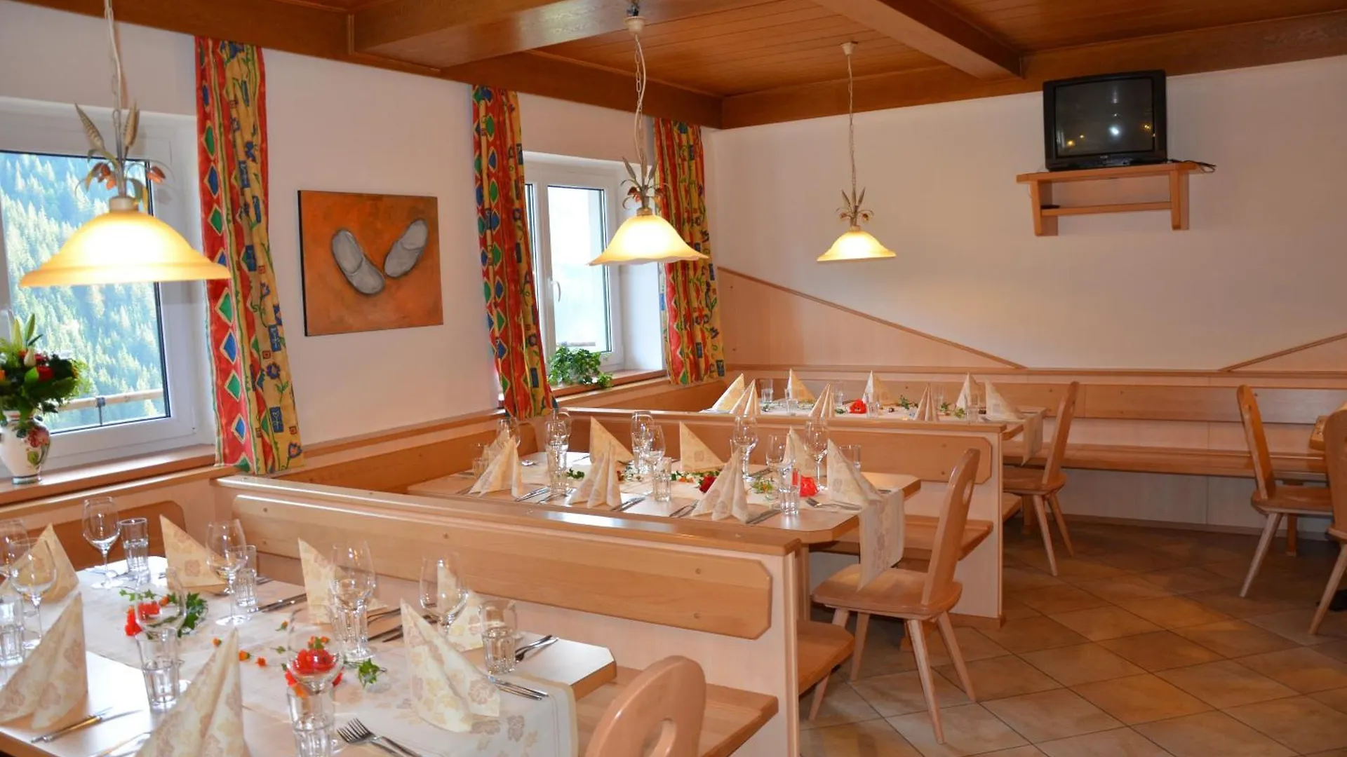 Ski In / Ski Out - Gästehäuser Saalbach Hostel