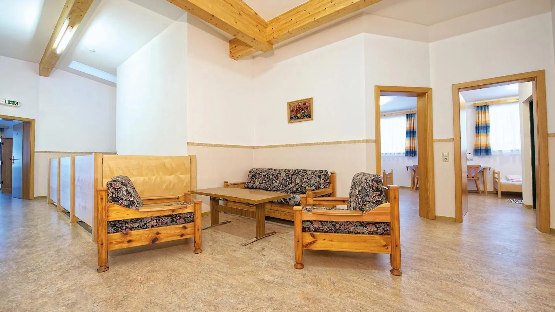 Hostel Ski In / Ski Out - Gästehäuser Saalbach