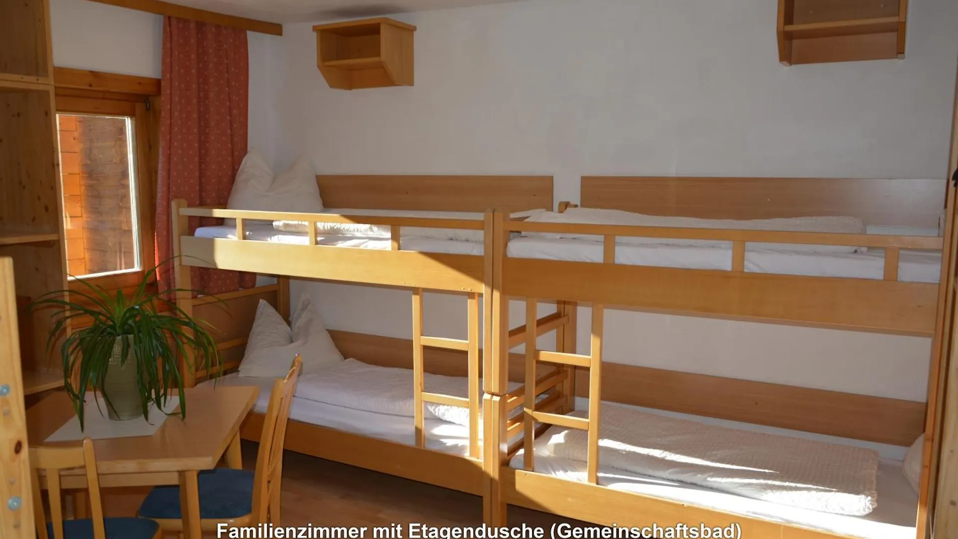 Hostel Ski In / Ski Out - Gästehäuser Saalbach Österreich
