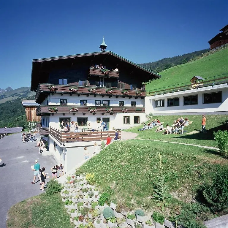 Ski In-Ski Out - Gaestehaeuser Saalbach-Hinterglemm - Wallegghof Christianhof