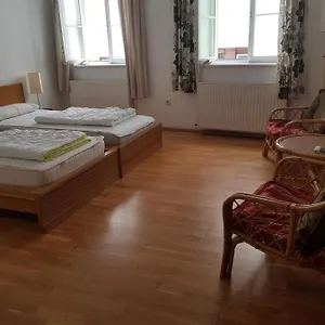 https://hostel-in-der-altstadt-nepomukbb.innsbruckaustriahotels.com